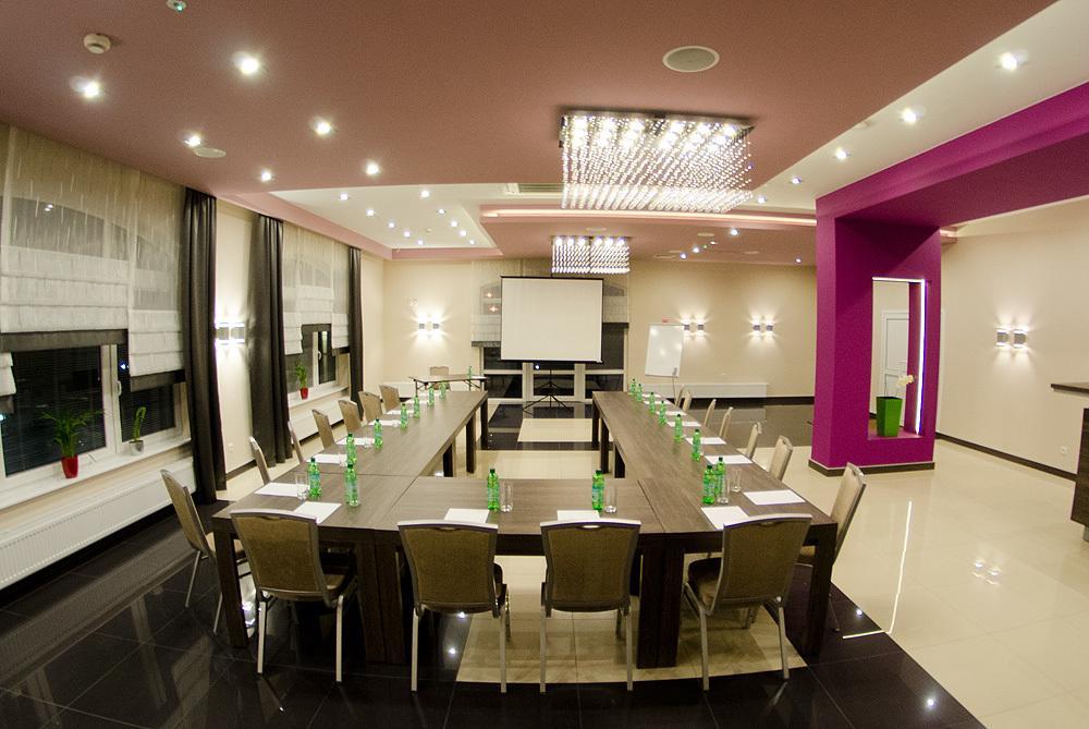 Hotel Podkowa Płock Buitenkant foto